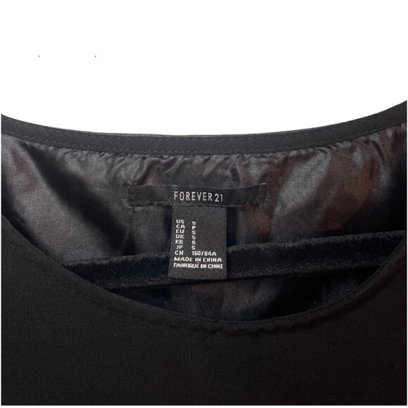 Forever 21 Asymmetrical Black Top Size Small - Picture 2 of 4